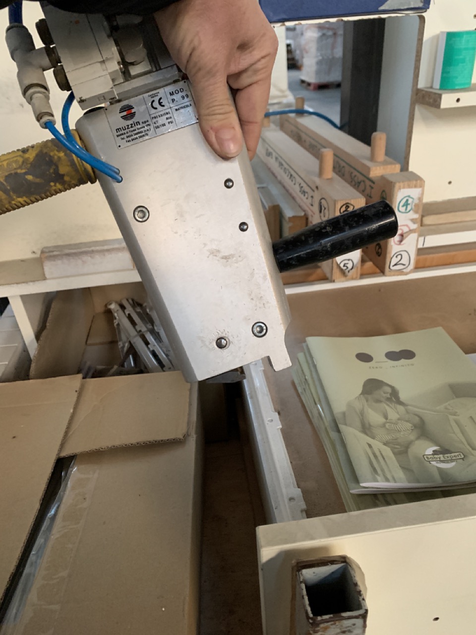 Usato Magazzino completo di una fabbrica di produzione lettini di alta qualità