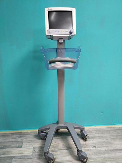 Gebraucht Datascope Trio Patientenmonitor auf Trolley mit Zubehör