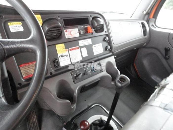 Used 2011 FREIGHTLINER BUSINESS CLASS M2 106