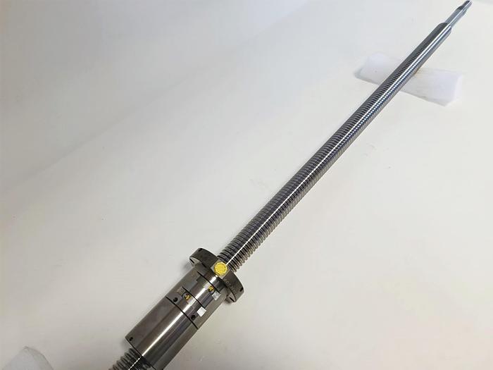 Geschliffener Präzisions Kugelgewindetrieb, D32 mm, 1080 mm, , neu