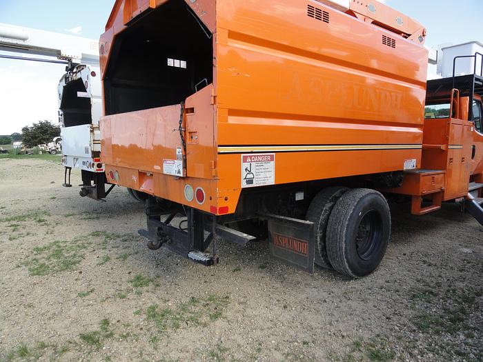Used 2011 Freightliner/ Versalift M2106/ v0270 Elevator