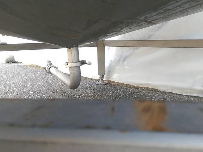 Used 600 gallon Stainless Steel Tank