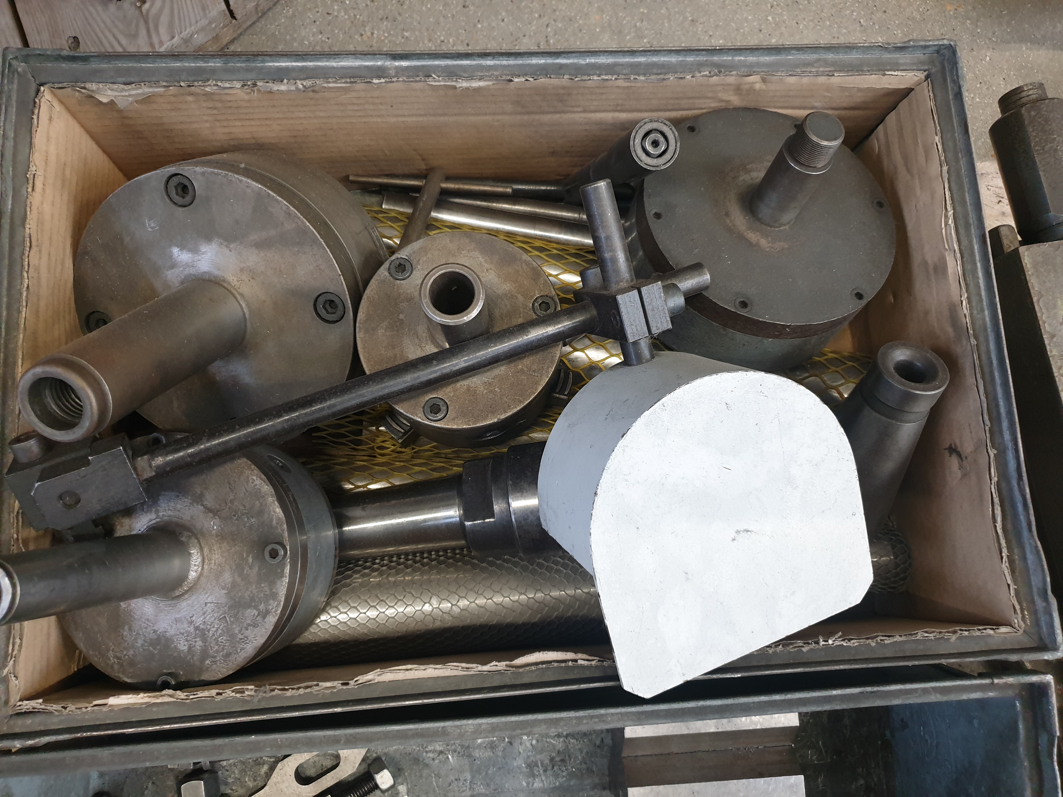 Used Schutte WU32 - Grinding - 1983