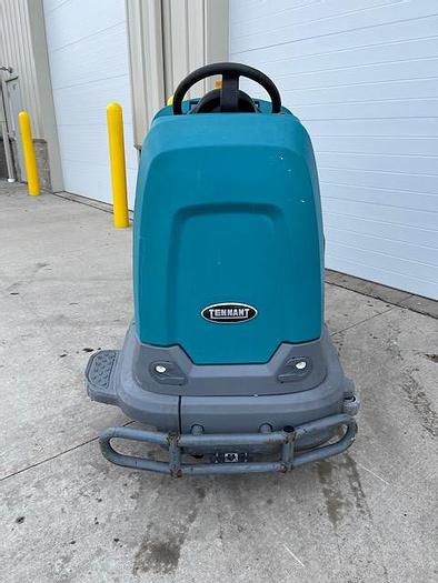 Used 2017 TENNANT T12 (XP) RIDER FLOOR SCRUBBER (BATTERY) (CYLINDRICAL)