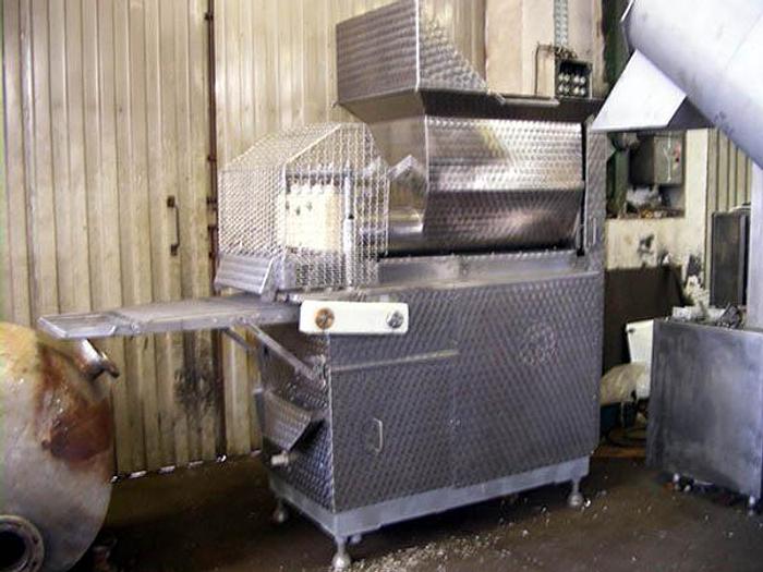 Used Maszyna formująca do hamburgerów, nugetsów, paluszków, itp. - GIGANT M6 - producent: "Square", Szwecja