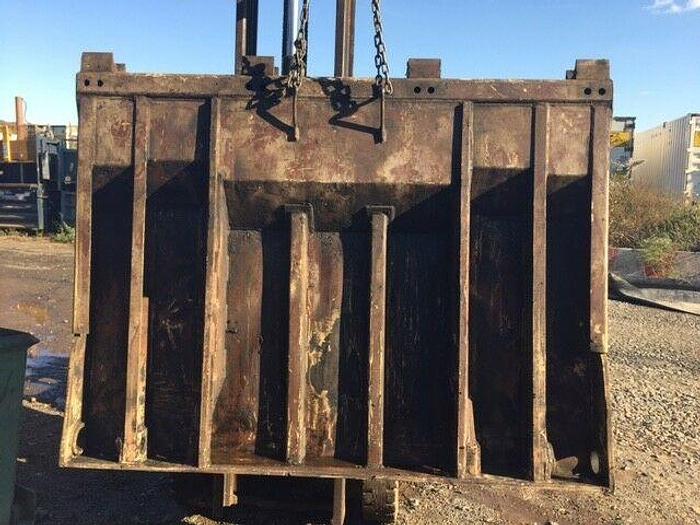 Used 2R11 LEACH CARRIER  BLADE TRASH ,GARBAGE TRUCK PART