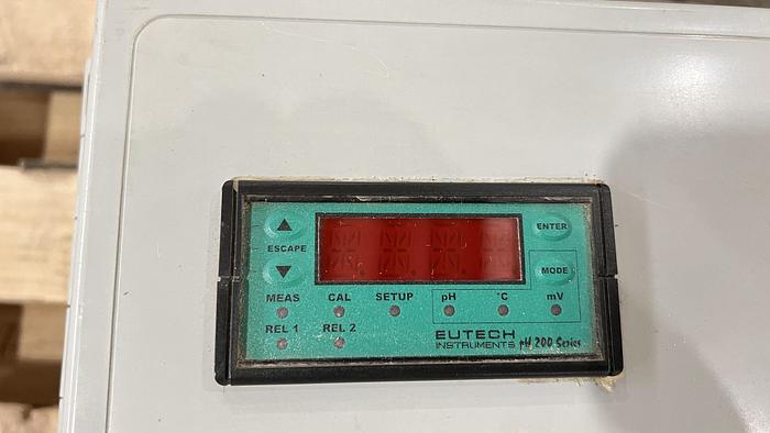Used Eutech PH 200