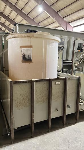 Used 500 Gallon/ With Containment