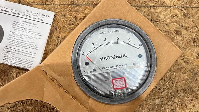 DWYER Magnehelic Pressure Gage-Item#527