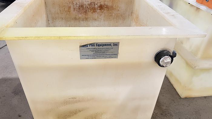 Used Poly 24 x 24 x 24 Deep