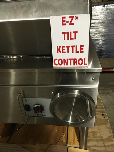 Used CLEVELAND RANGE DURA-PAN #SGL-40-TR 40 GAL. NAT. GAS TILTING BRAISING PAN/SKILLET (#789)