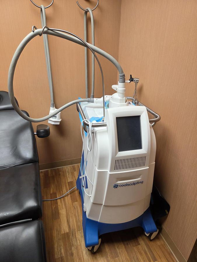 Used ZELTIQ CoolSculpting Breeze System (fat-freezing)