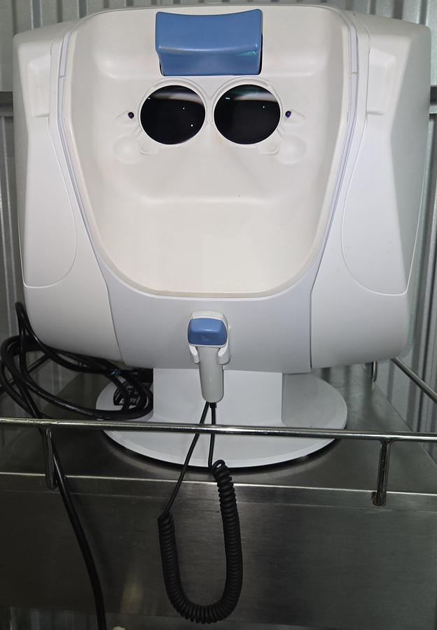 Used HAAG-STREIT Octopus 600 EyeSuite Perimeter Visual Field Analyzer