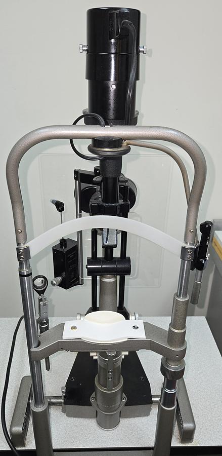 Used Haag-Streit BM900 Slit Lamp