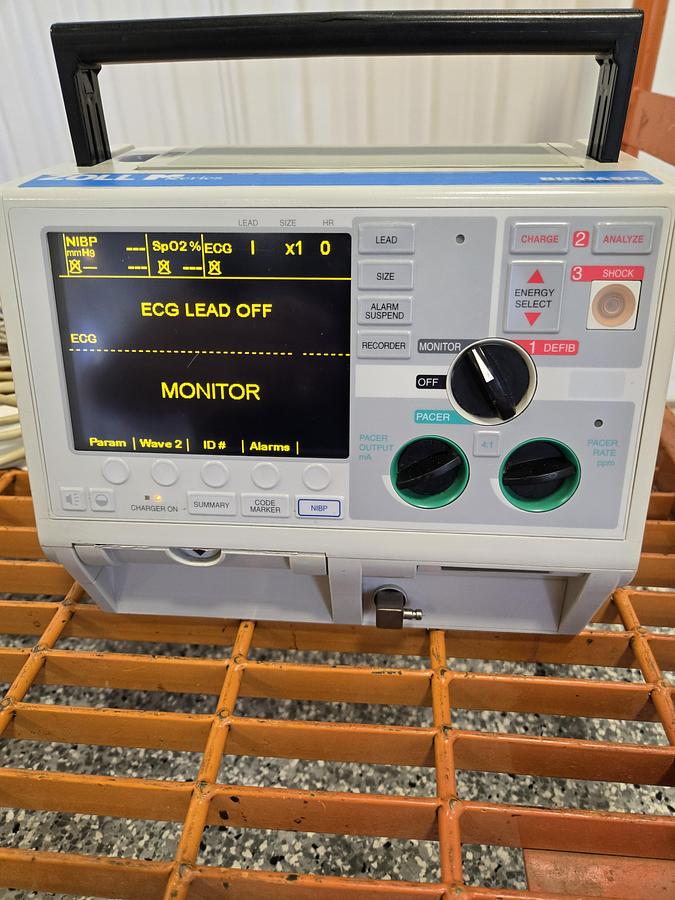 Used ZOLL M Series Biphasic Defibrillator / Monitor