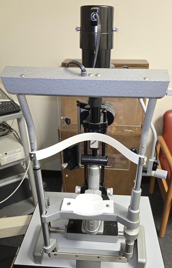 Used Haag-Streit BM900 Slit Lamp