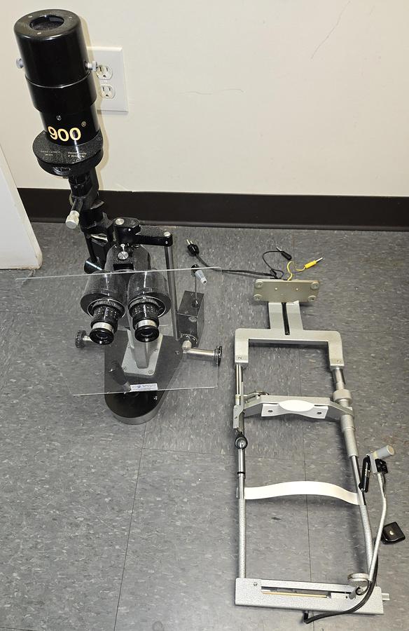 Used Haag-Streit BM900 Slit Lamp