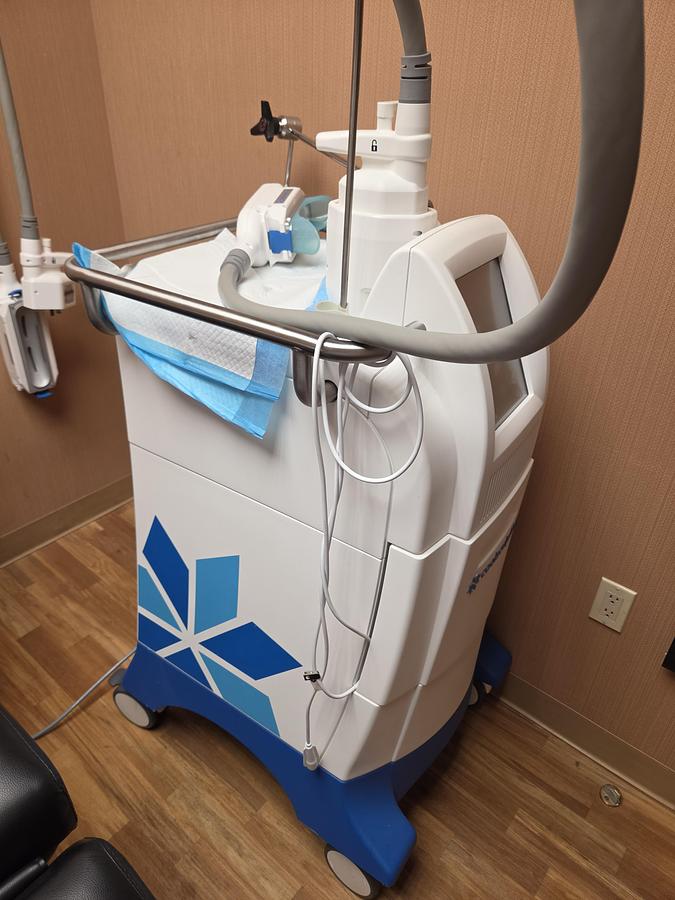 Used ZELTIQ CoolSculpting Breeze System (fat-freezing)