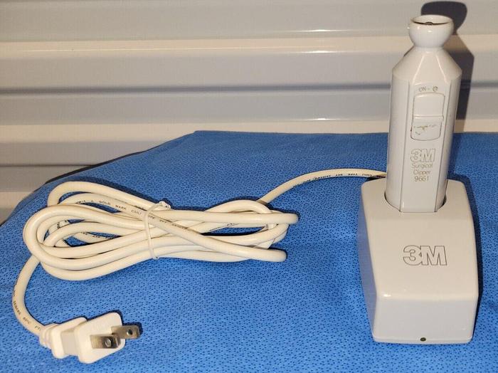Used 3M 9661 Surgical Clipper & 9662 Charger Stand
