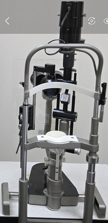 Used Haag-Streit BM900 Slit Lamp