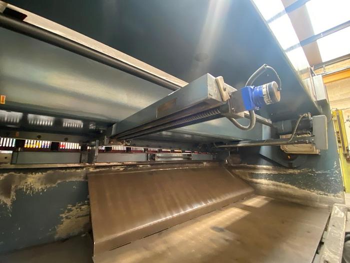 Used 2006 Durma SB3013 Guillotine Shears