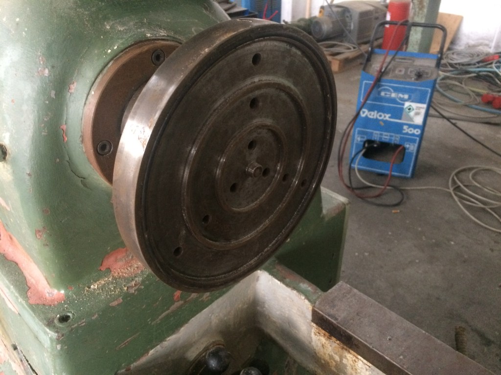 Usato Tornio per ciotole, piatti e simili, marca Oma