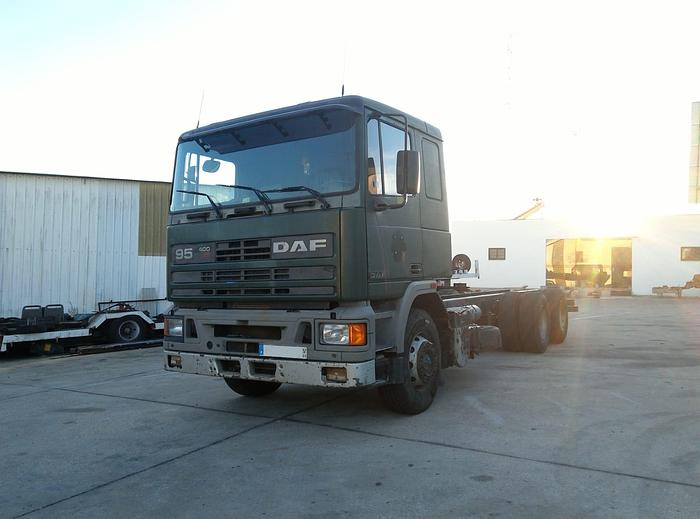 Usado 1993 DAF 95 400 ATI 6X2 chassis cab truck