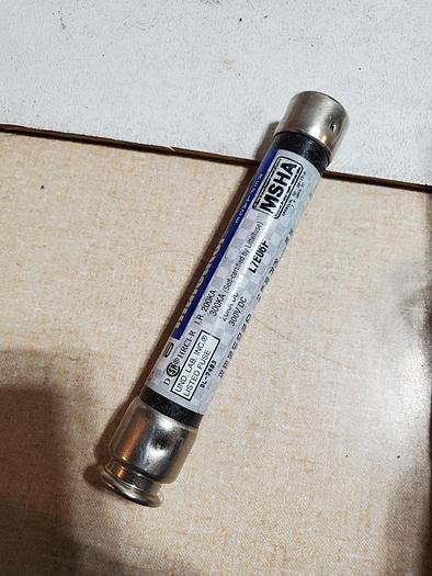 (Lot of 2) LITTELFUSE 1-1/2A 75-600VAC INDICATOR FUSE