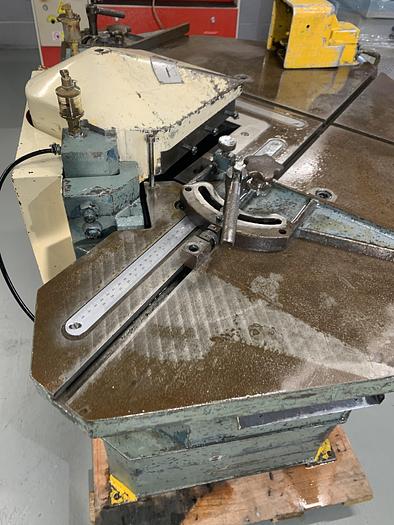 Used AMADA CS 220  3.2 mm Hydraulic corner notcher