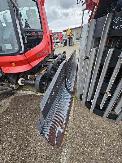 Used PistenBully 300 (2004)
