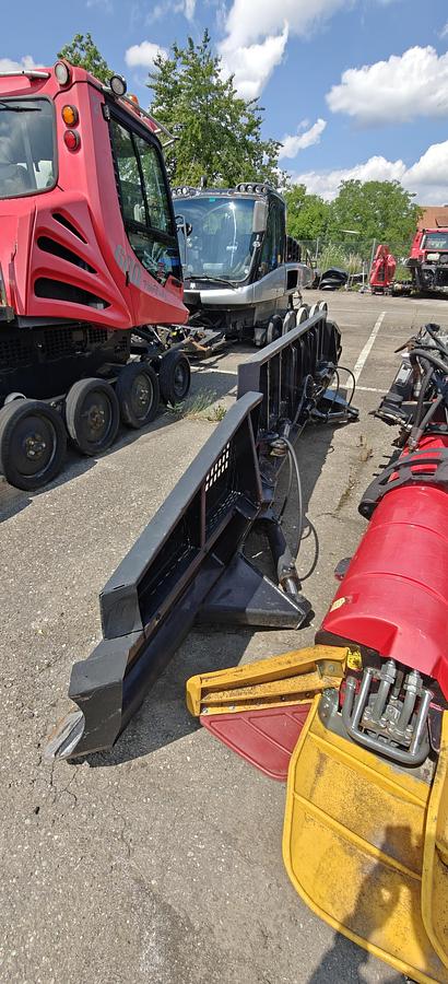 Used PistenBully 300