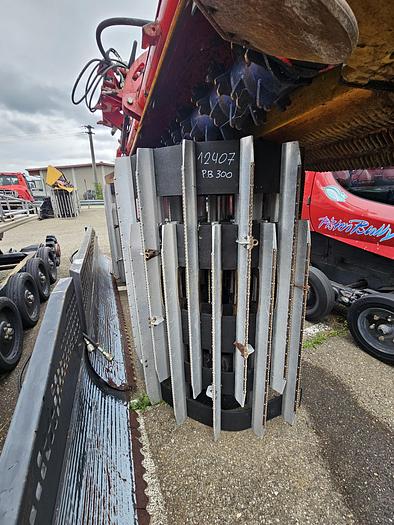 Used PistenBully 300 (2004)