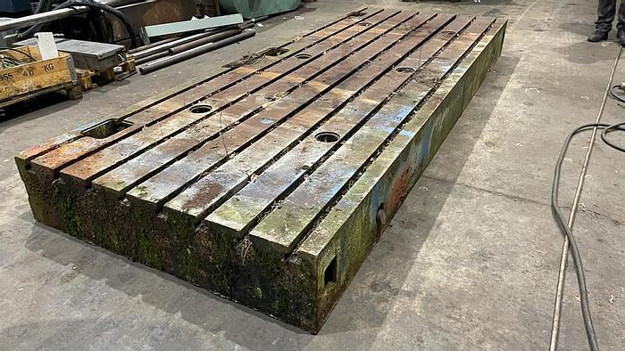 Used Płyty montażowe z rowkami teowymi 