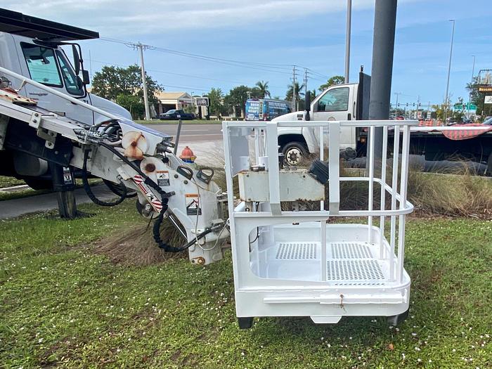 Used Altec LS63 on 2015 International 4300 SBA 4x2 Reg Cab Flatbed Truck - M37501