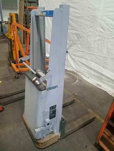 Used Crown Fork Lift 1500 Lb Capacity