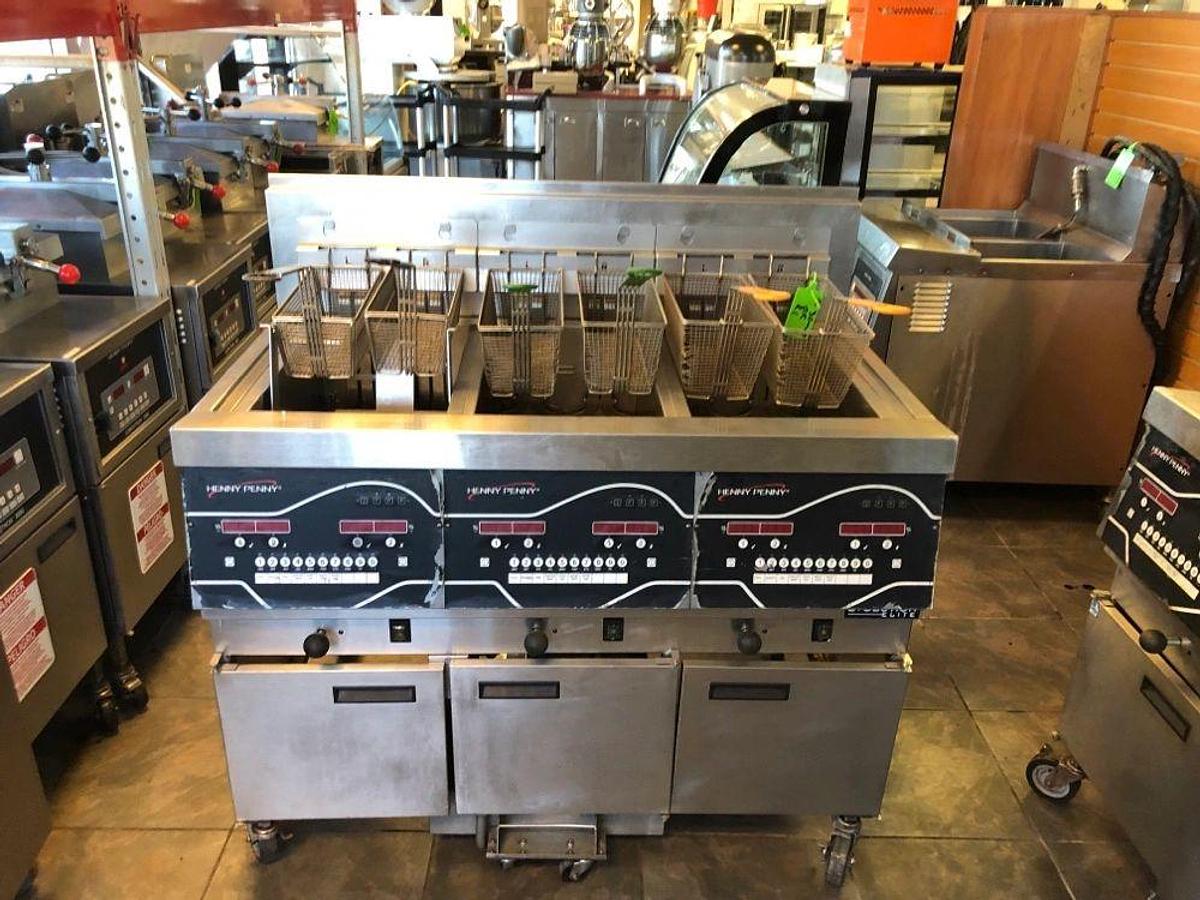 Used Henny Penny 3 Well Electric Open Freestanding Fryer with Oil Filtration System 208 volts 3 phaseHenny Penny 3 Well Electric Open Freestanding Fryer with Oil Filtration System 208 volts 3 phase