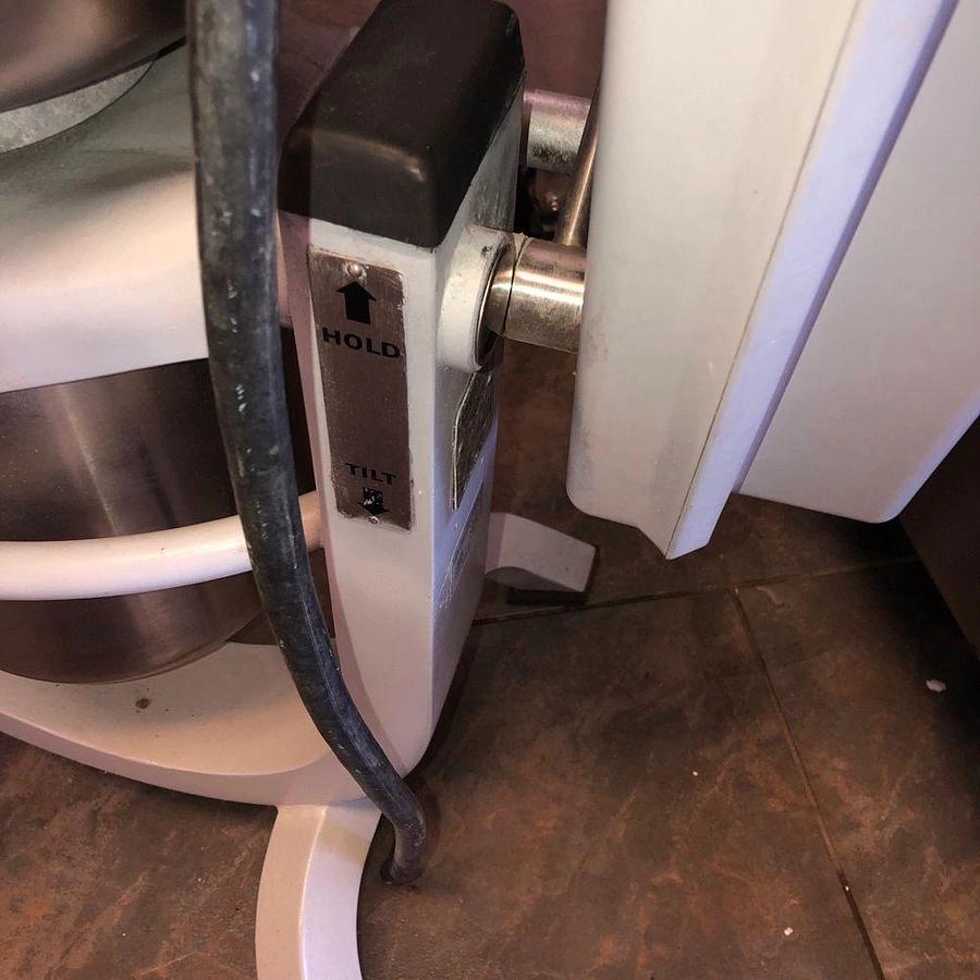 Used Hobart HCM-300 Vertical Cutter Mixer, Used Great ConditionHobart HCM-300 Vertical Cutter Mixer, Used Great Condition