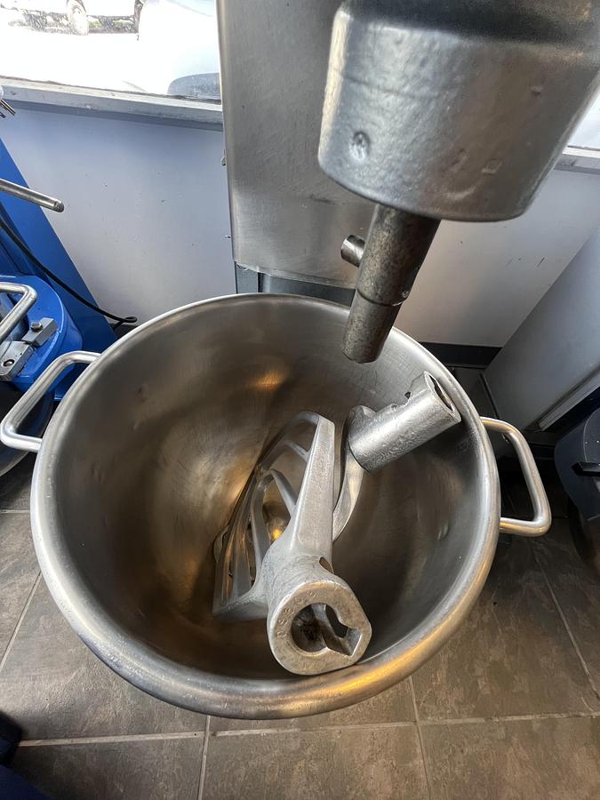 Used Hobart 60 Qt Commercial Planetary Mixer Dough Mixer w/ Bowl & Hook