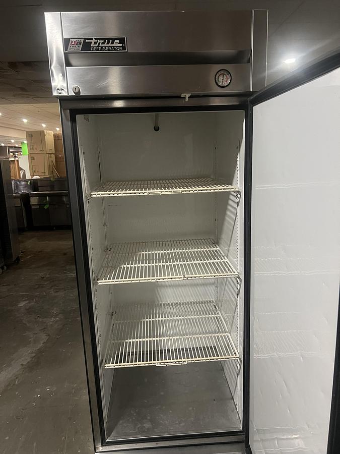 Refurbished TRUE 1 Door Commercial Reach-In Refrigerator Stainless Steel Upright Cooler