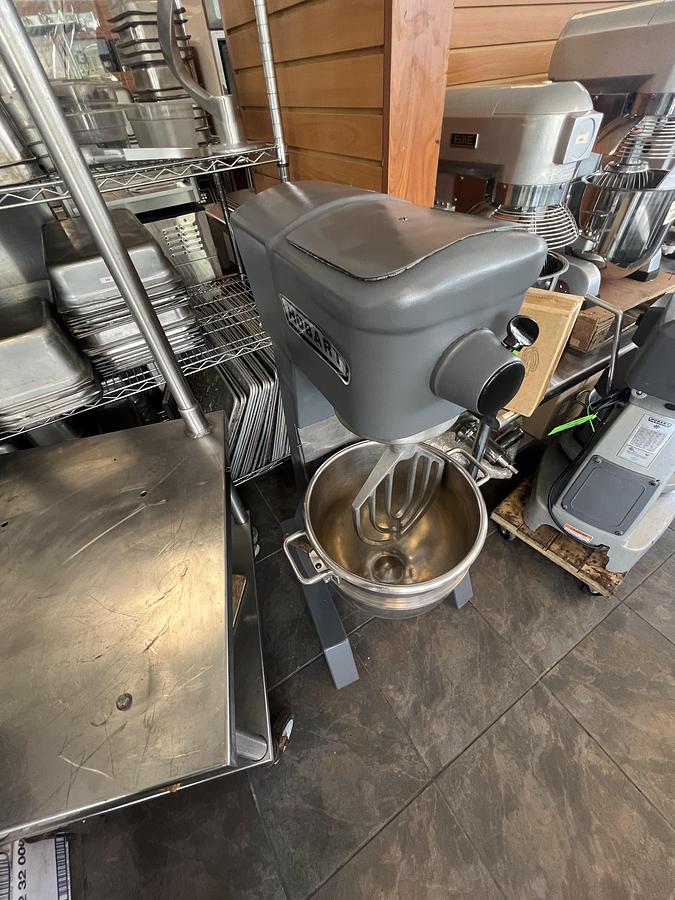 Refurbished Hobart 30 Qt Commercial Planetary Mixer w/ Stainless Bowl & Paddle Heavy Duty