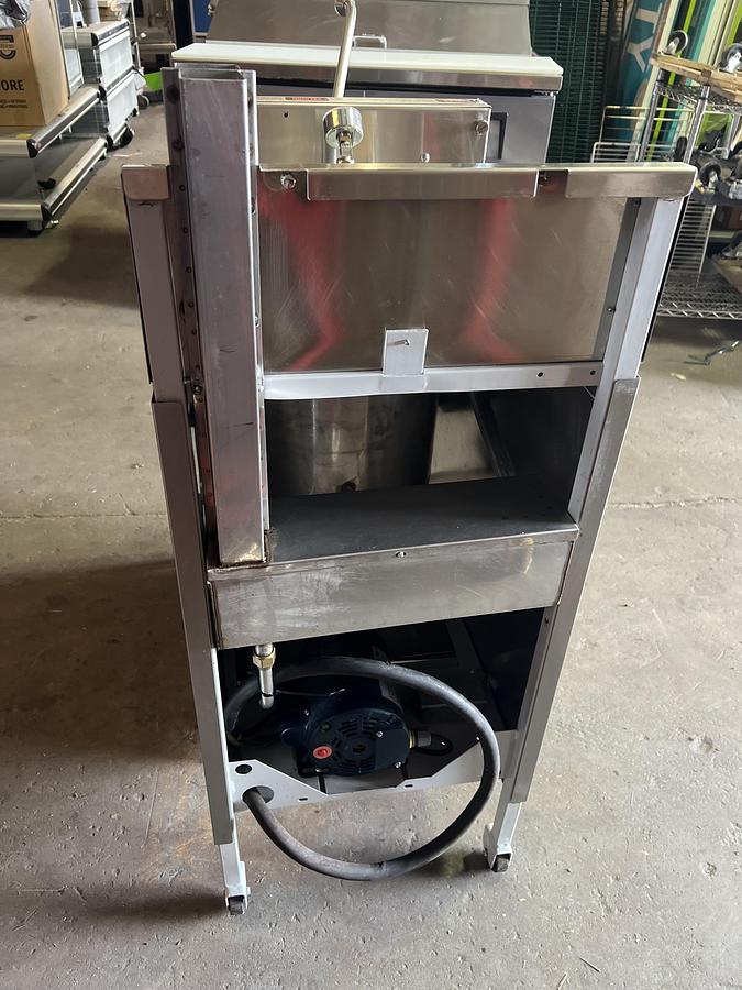 Refurbished Broaster Model 1800 Commercial Pressure Fryer w/ Filtration Digital Controls