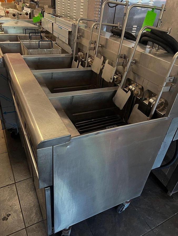 Used Frymaster FPPH317BLSE Electric Fryer - (3) 50 lb Vats, Floor Model, 208v/3phFrymaster FPPH317BLSE Electric Fryer - (3) 50 lb Vats, Floor Model, 208v/3ph