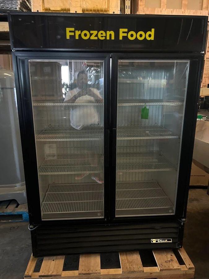 Used True GDM-49F Two Section Display Freezer w/ Right Hinged Swing Doors - Bottom Mount Compressor, BlackTrue GDM-49F Two Section Display Freezer w/ Right Hinged Swing Doors - Bottom Mount Compressor, Black