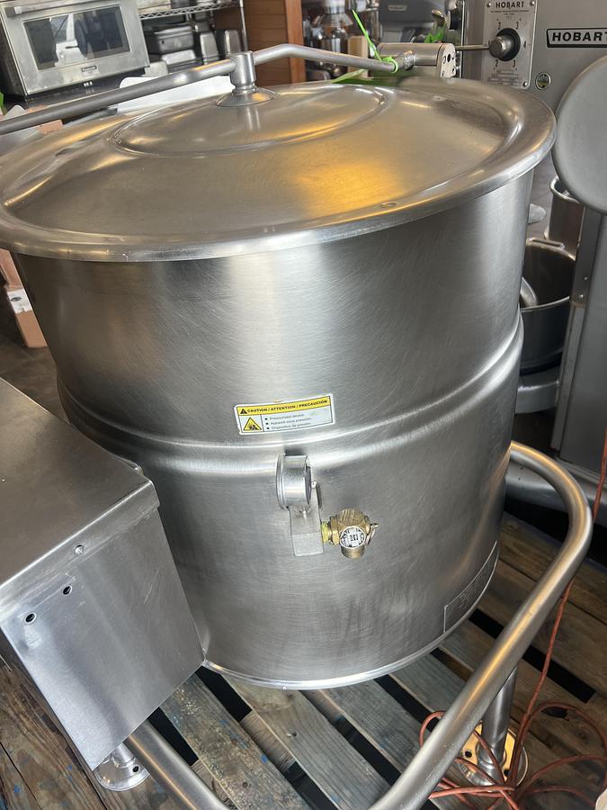 Used Cleveland KEL-40T Tilting Steam Jacketed Kettle – 40 Gallon – Commercial Restaurant Kettle
