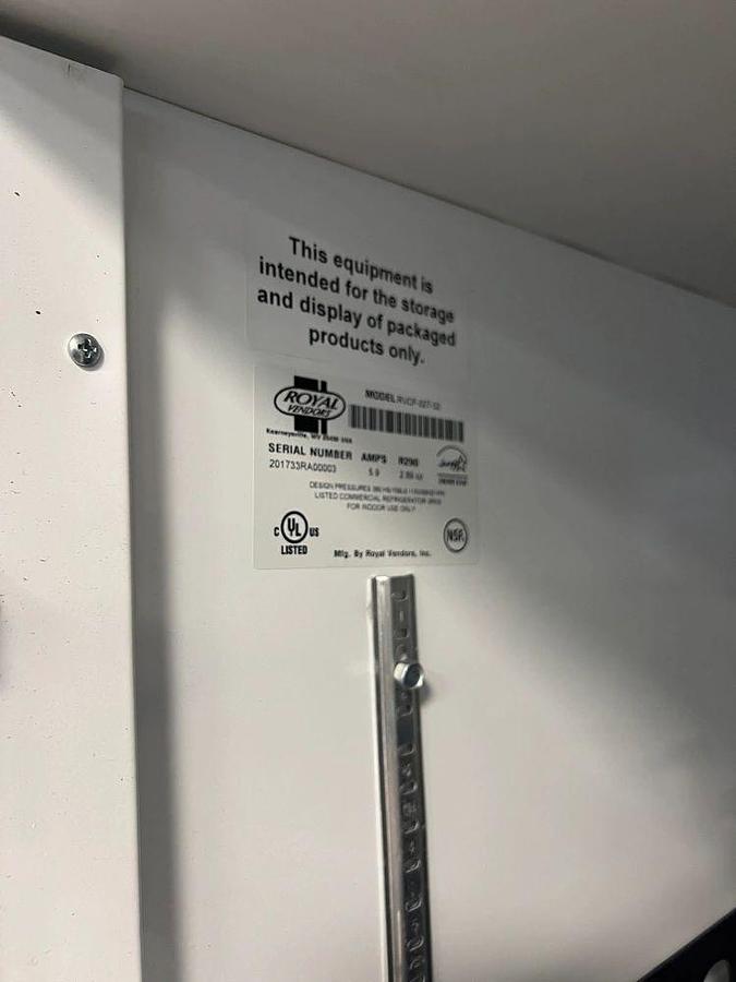 Used ROYAL VENDORS RVCF-027 SINGLE GLASS DOOR REFRIGERATOR MERCHANDISER USEDROYAL VENDORS RVCF-027 SINGLE GLASS DOOR REFRIGERATOR MERCHANDISER USED