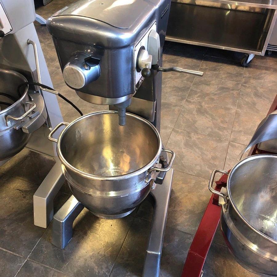 Used Hobart D-300 30 Qt Bakery Dough Mixer w/ Bowl, Hook Volts 115 Phase 1Hobart D-300 30 Qt Bakery Dough Mixer w/ Bowl, Hook Volts 115 Phase 1