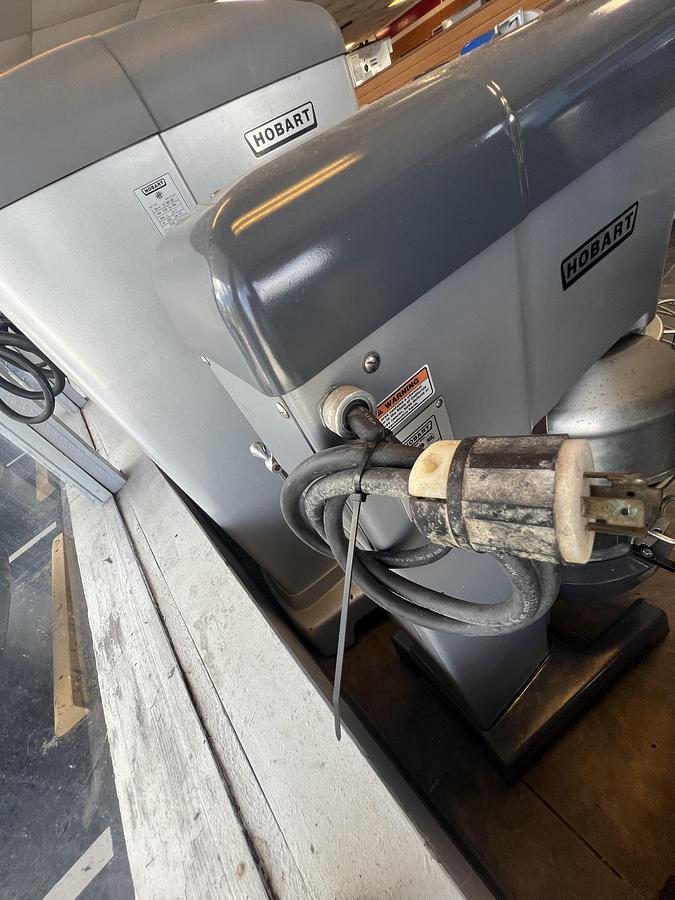 Used Hobart 60 Qt Commercial Planetary Mixer w/ Bowl, Attachments & Guard