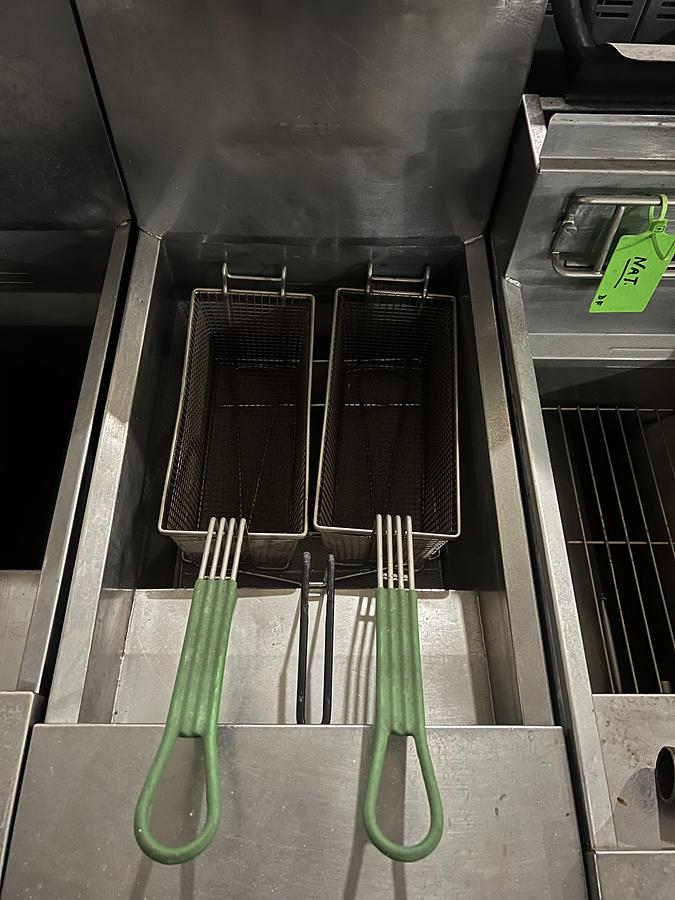 Refurbished Frymaster Commercial Single Bay Gas Fryer Stainless Steel w/ Twin Baskets
