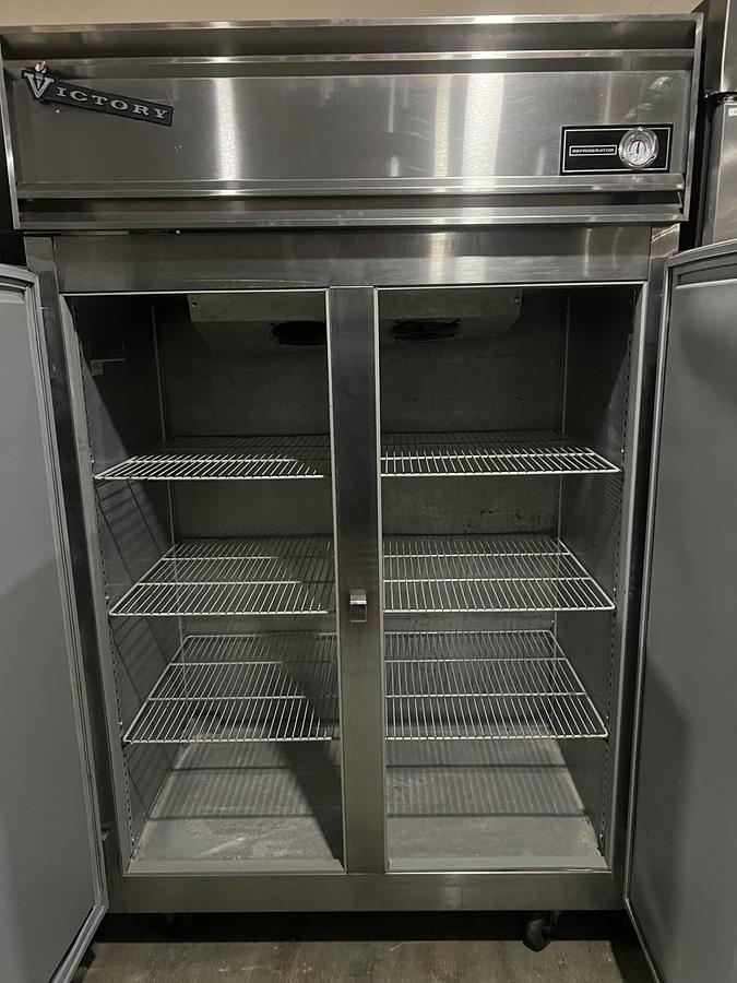 Refurbished Victory 2 Door Commercial Reach-In Refrigerator Stainless Steel Heavy Duty