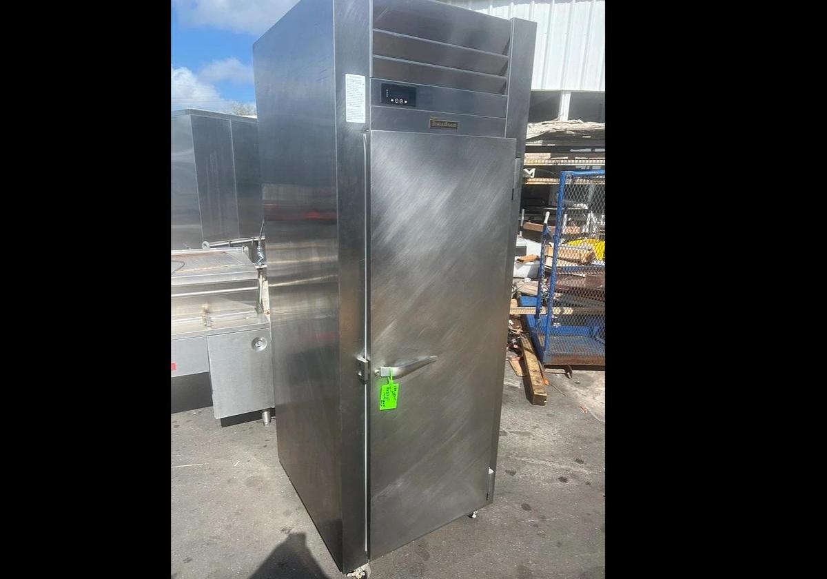 Used Traulsen RHF132W-FHS Full Height Insulated Mobile Heated Cabinet w/ (3) Pan Capacity, 208v/1phTraulsen RHF132W-FHS Full Height Insulated Mobile Heated Cabinet w/ (3) Pan Capacity, 208v/1ph